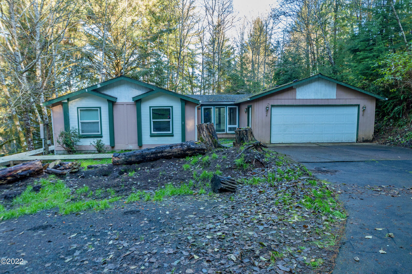 Property Photo: 423 Camp 12 Loop OR 97391