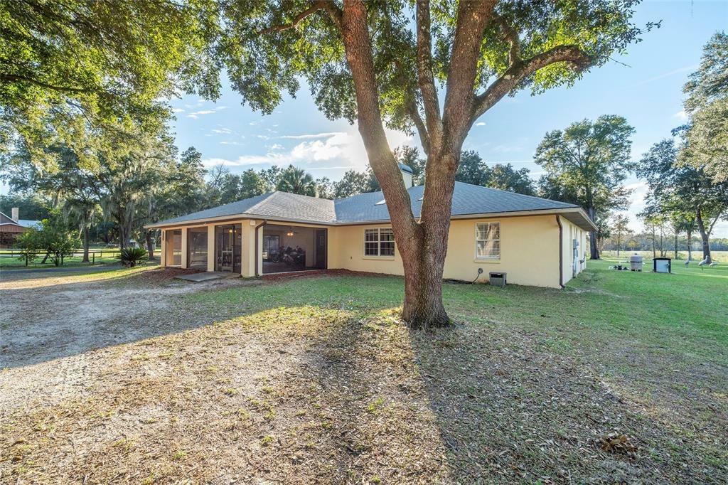 Property Photo:  3300 SE 183rd Avenue Road  FL 32179 