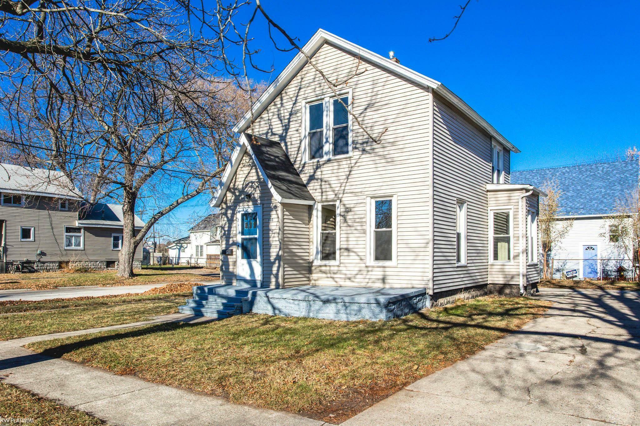 Property Photo:  835 Beard St  MI 48060 