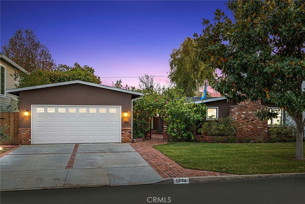 Property Photo:  1524 Sylvia Lane  CA 92660 