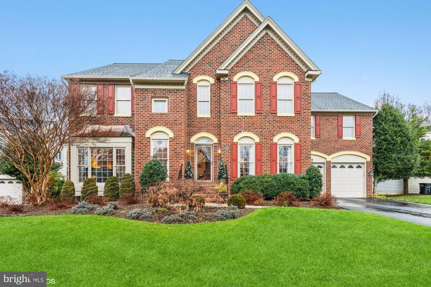 Property Photo:  6211 Point Circle  VA 20120 