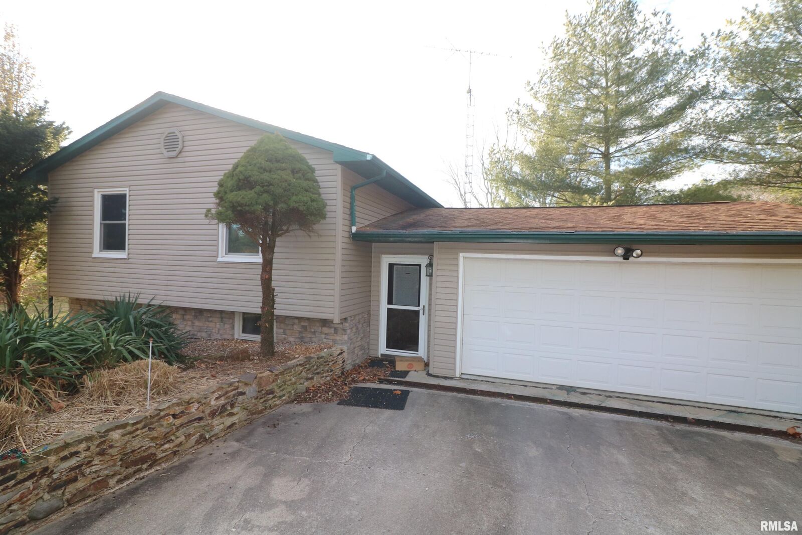 Property Photo: 1484 Morning Glory Road IL 62902