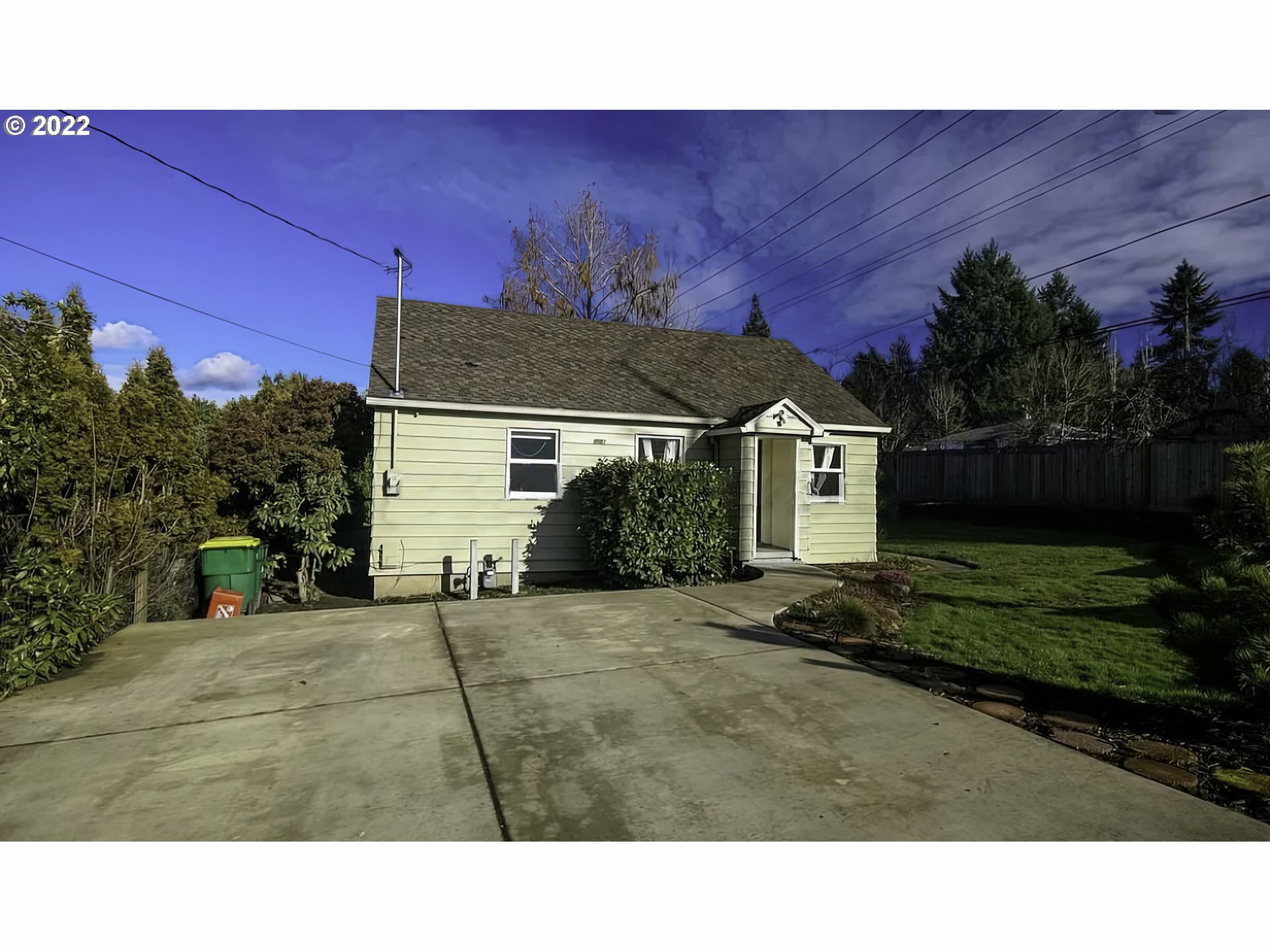Property Photo:  8007 SW Mapleleaf St  OR 97223 
