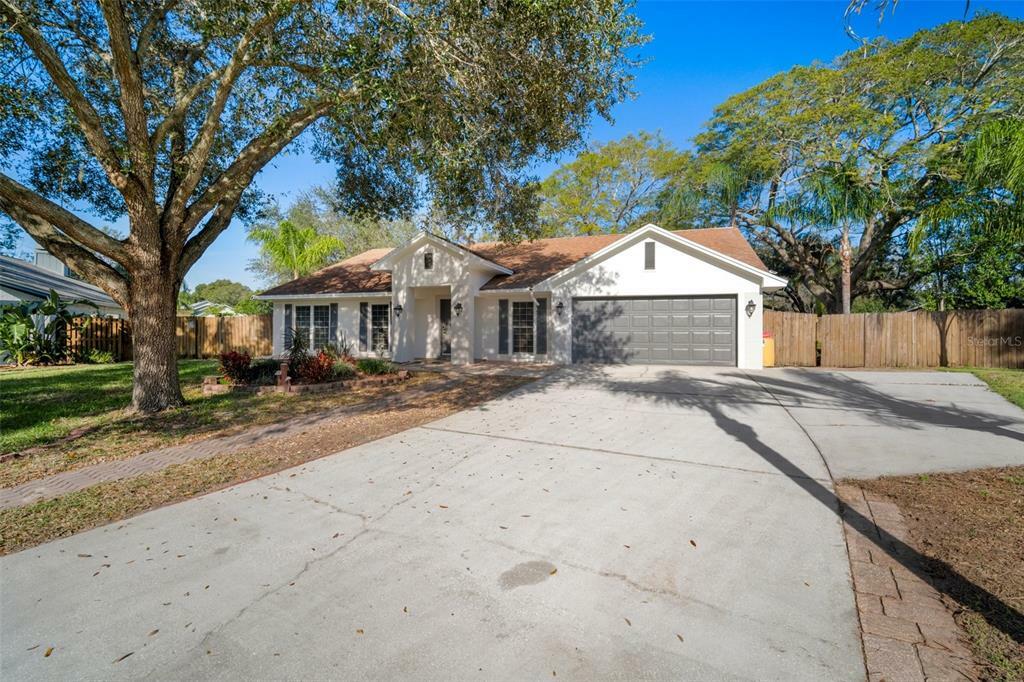 Property Photo: 2608 Freeland Drive FL 33596