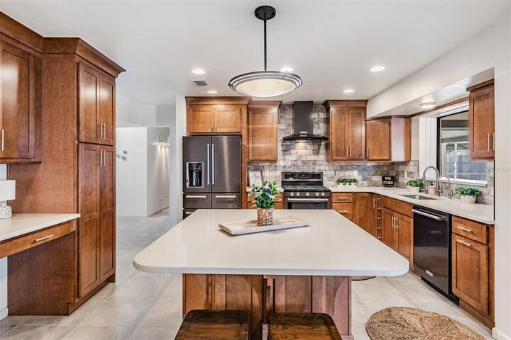 Property Photo:  15000 Cromwell Drive  FL 33764 