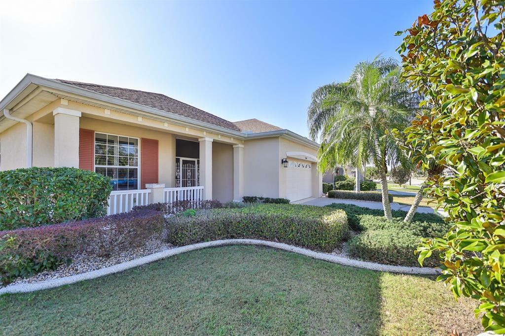 Property Photo:  1040 Emerald Dunes Drive  FL 33573 