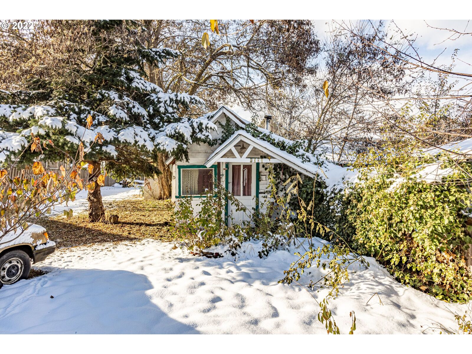 Property Photo: 1008 8th St OR 97031