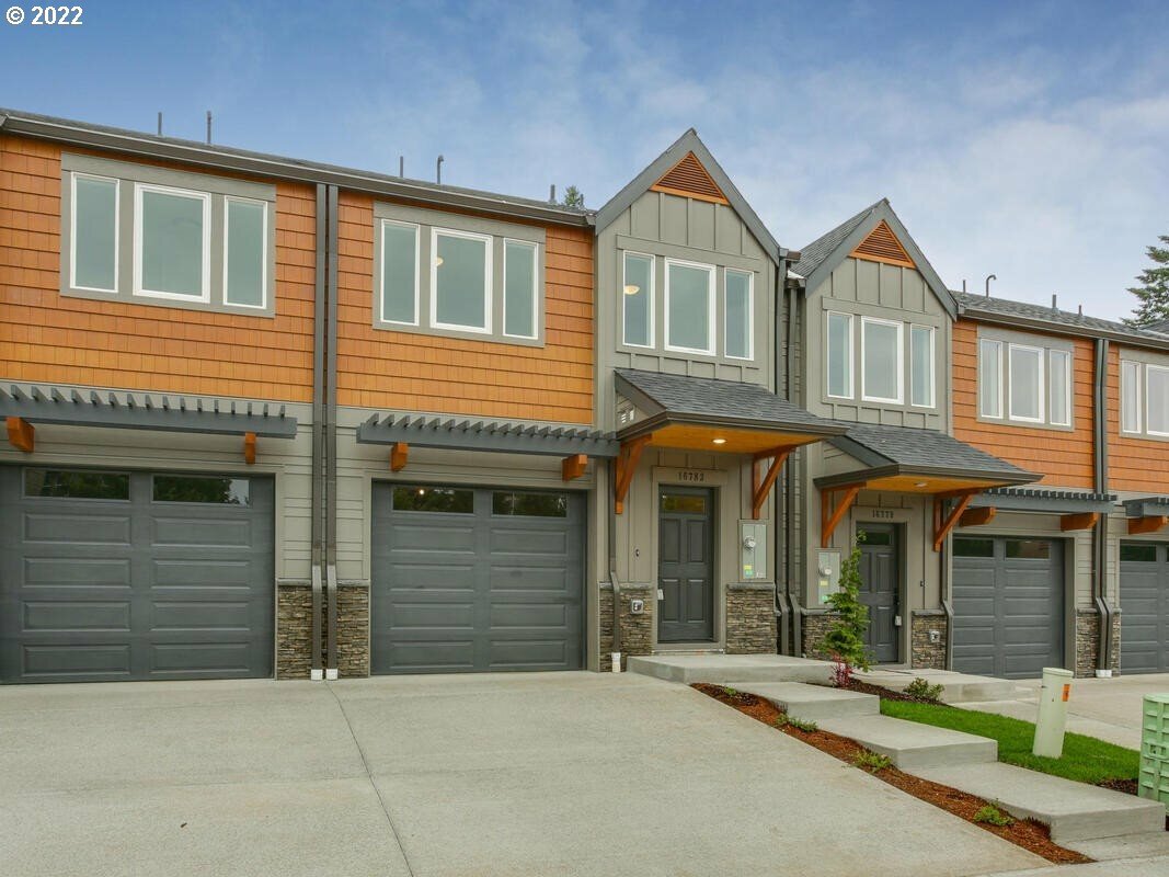 Property Photo: 16755 Chula Vista Ave OR 97055