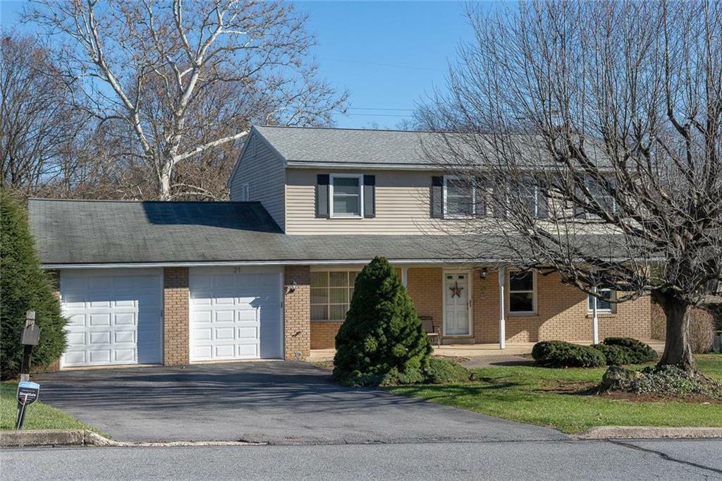 Property Photo:  21 Stonecroft Drive  PA 18045 