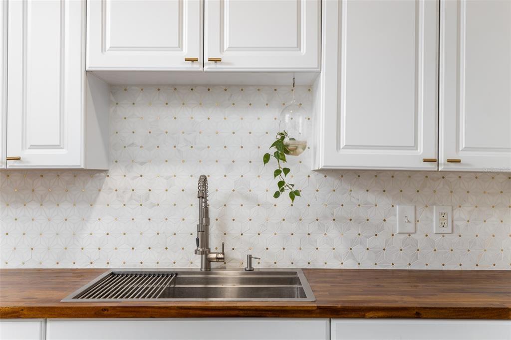 Property Photo: 1910 18th Avenue N FL 33713