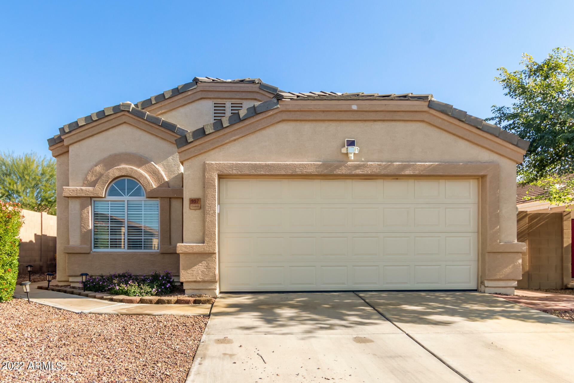 Property Photo:  957 S Wildrose --  AZ 85208 