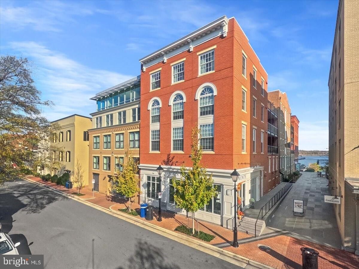 Property Photo:  225 Strand Street 504  VA 22314 