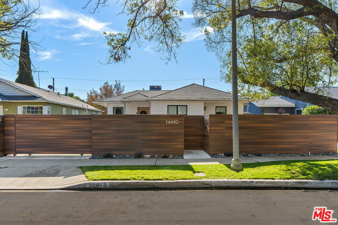 Property Photo:  14610  Morrison St  CA 91403 