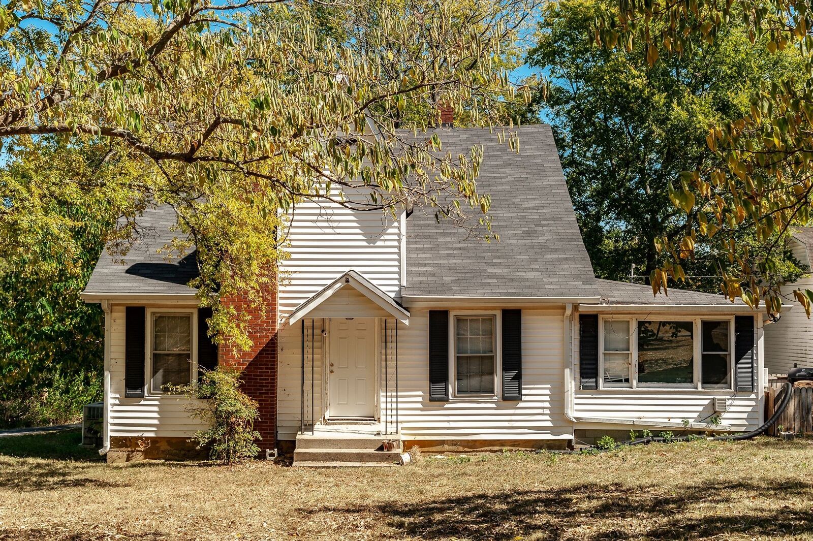 Property Photo: 801 Coles Ferry Rd TN 37066