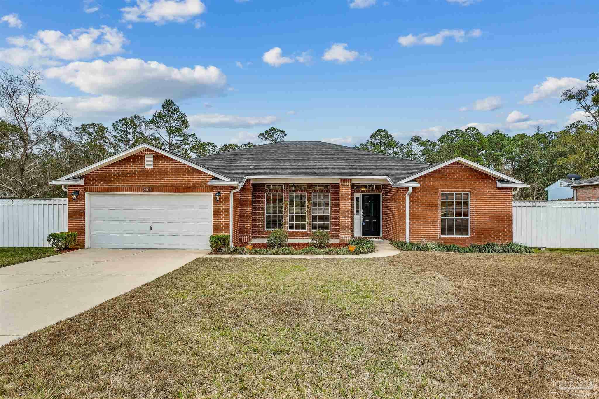 Property Photo: 2165 Liberty Loop Rd FL 32533