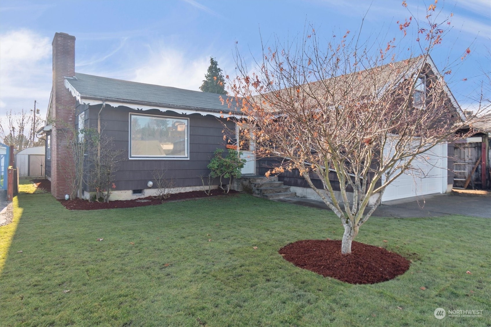 Property Photo:  902 Vine Street  WA 98626 