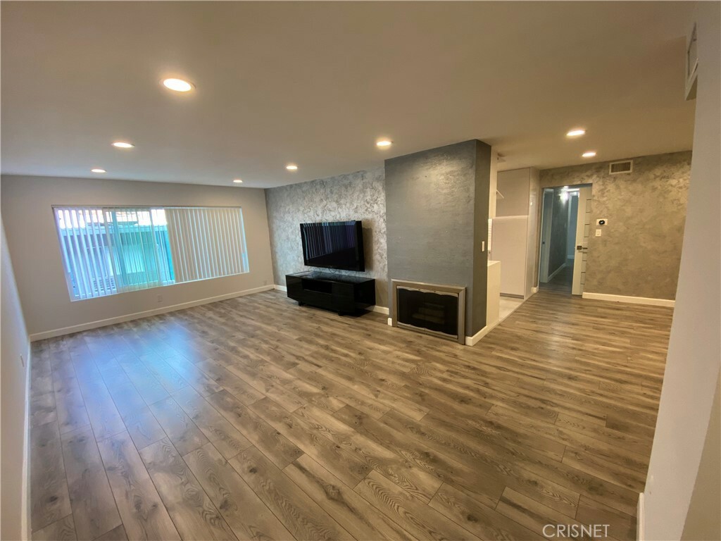 Property Photo:  930 N Louise Street 201  CA 91207 