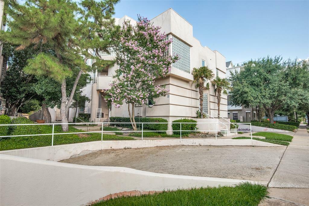 Property Photo: 4040 Avondale Avenue 402 TX 75219