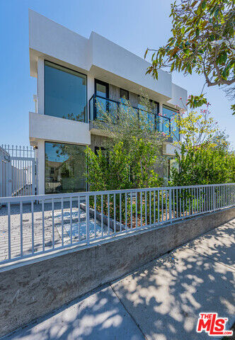 Property Photo: 1848 S Cochran Ave CA 90019