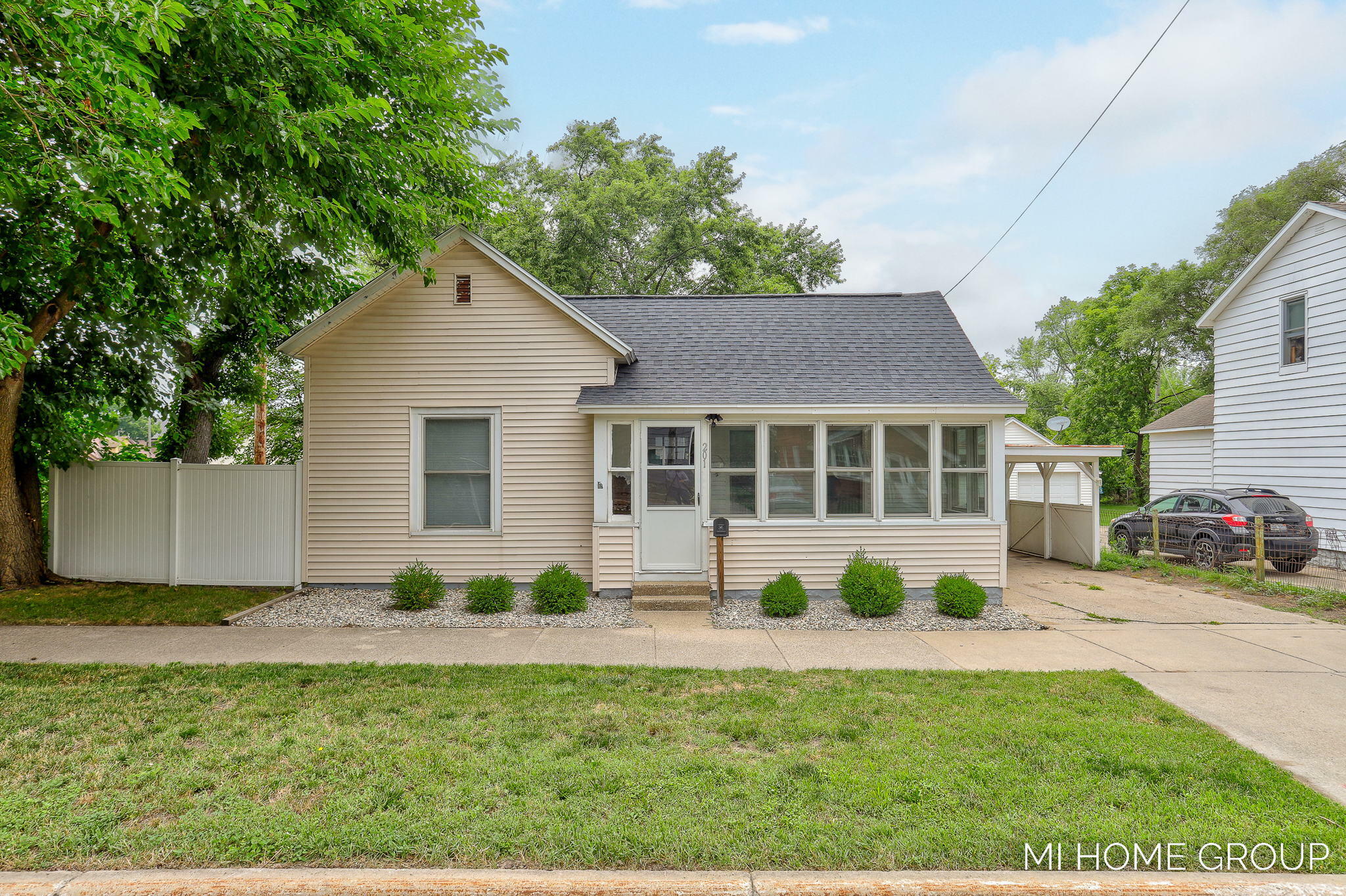 Property Photo: 201 E 16th Street MI 49423