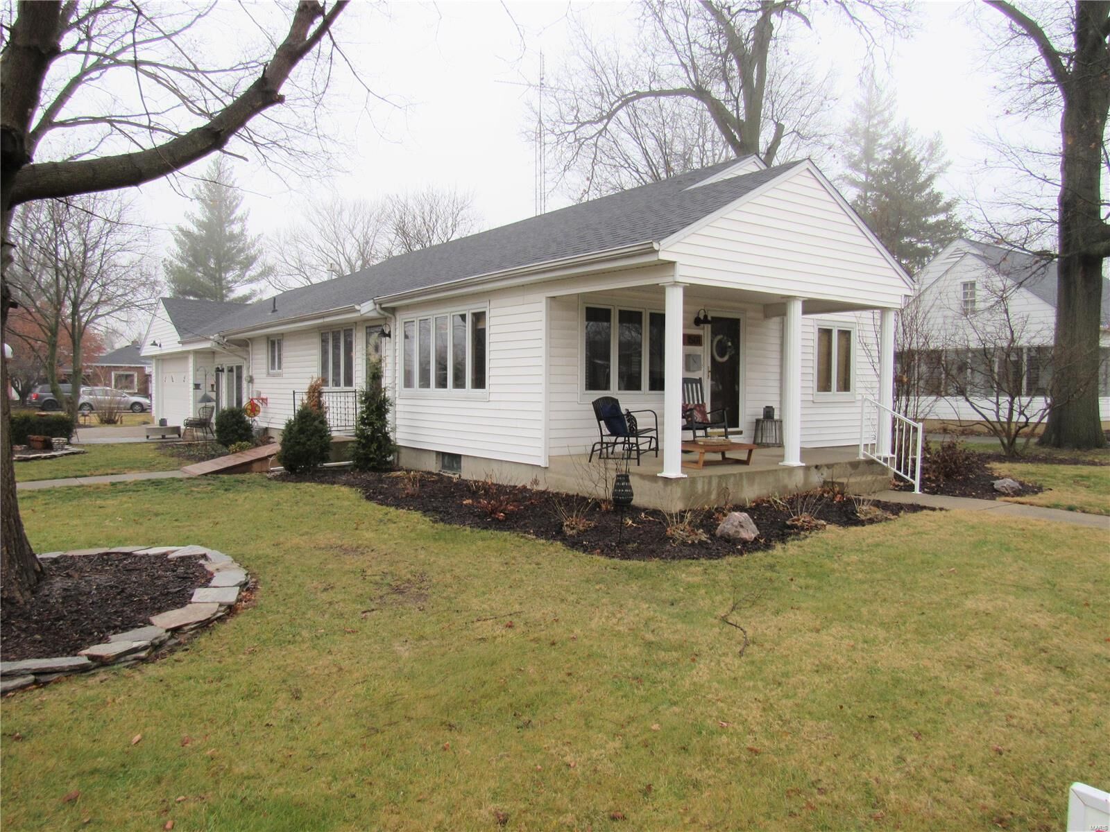 Property Photo:  1501 N State Street  IL 62056 