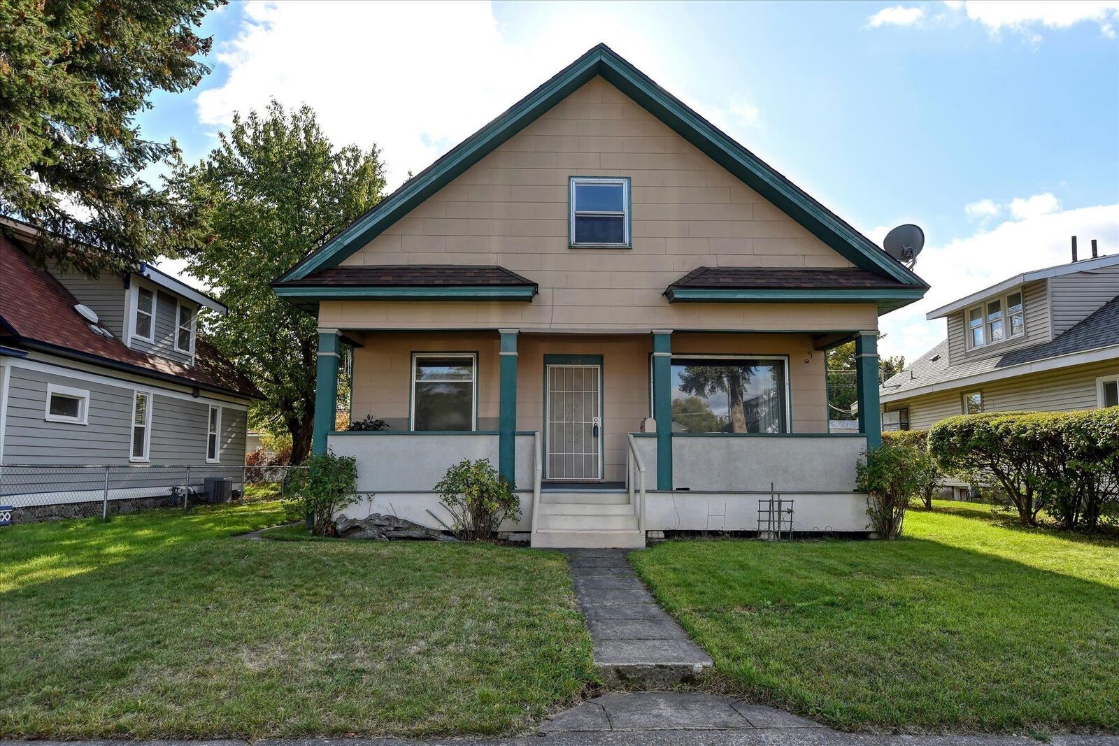 Property Photo:  1507 W Shannon Ave  WA 99205 