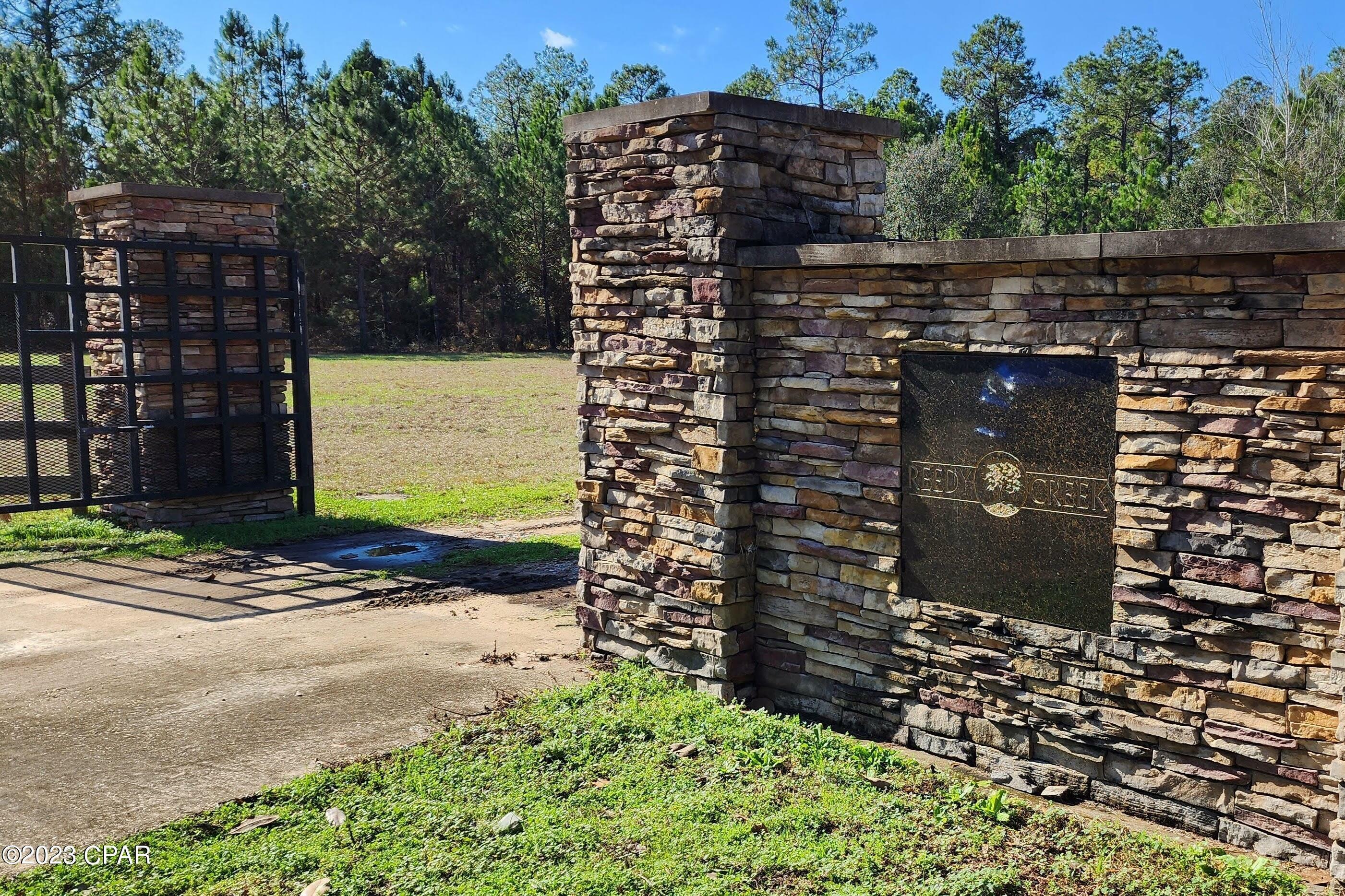 Property Photo: 10.89acres Sassafras Lane FL 32464