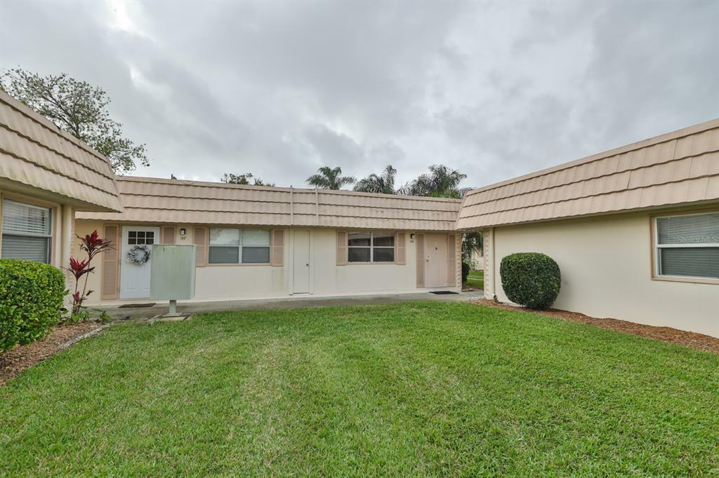 Property Photo:  1811 Bedford Lane 158  FL 33573 