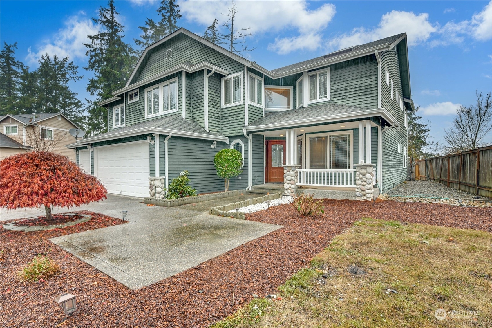 Property Photo:  2030 Noble Court SE  WA 98092 