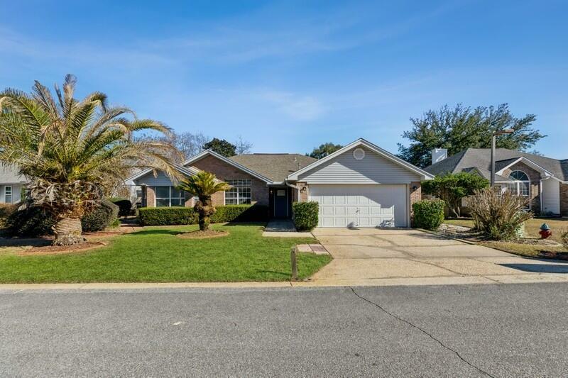 Property Photo:  331 Parkwood Place  FL 32578 