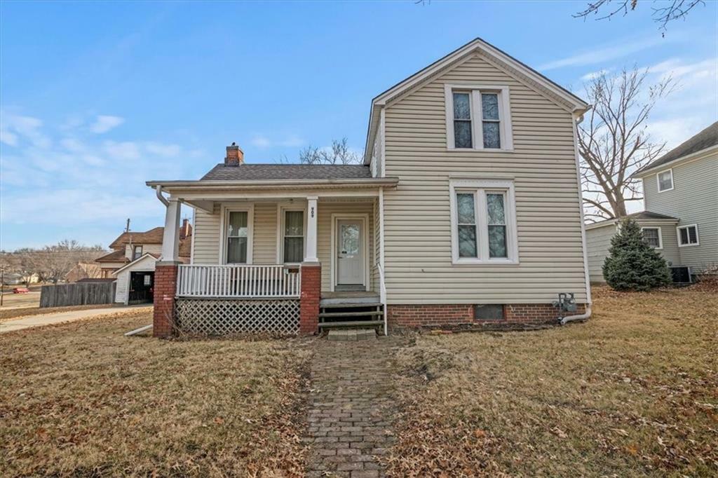 Property Photo:  909 S Broadway Street  KS 66048 