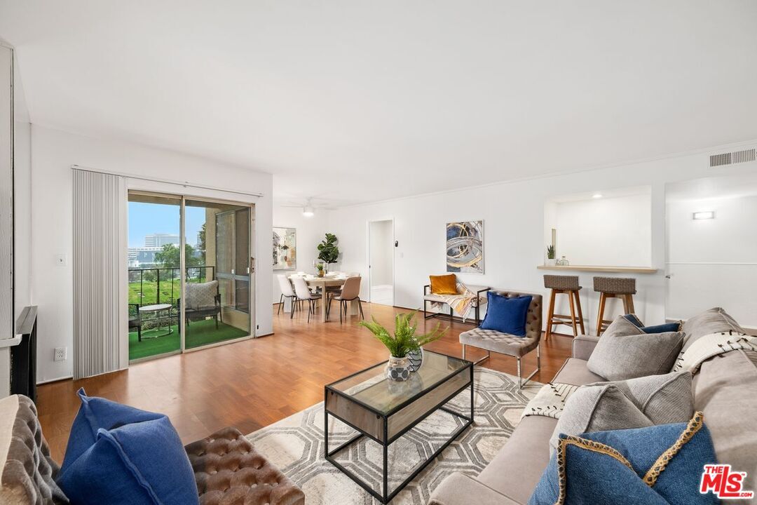 Property Photo: 5845 Doverwood Dr 207 CA 90230
