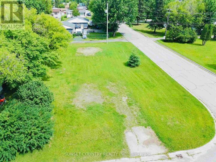 Property Photo:  215 Florence Street  ON P8N 2R8 