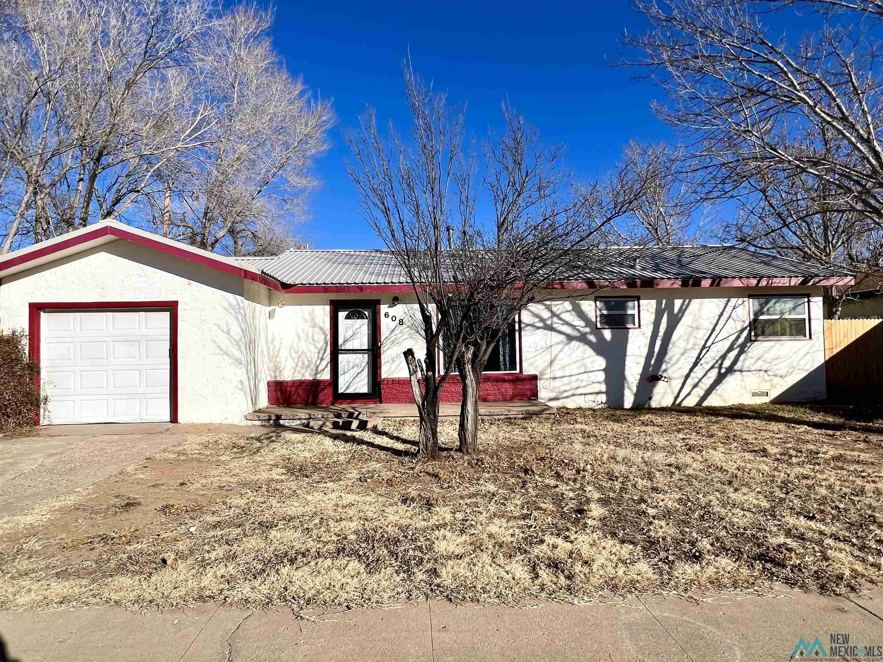 Property Photo: 608 Prairieview Drive NM 88101