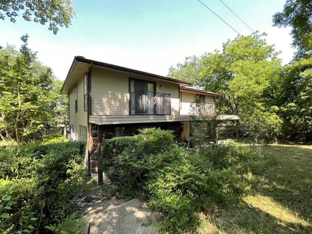 Property Photo:  1201 Hillside Drive  TX 76248 