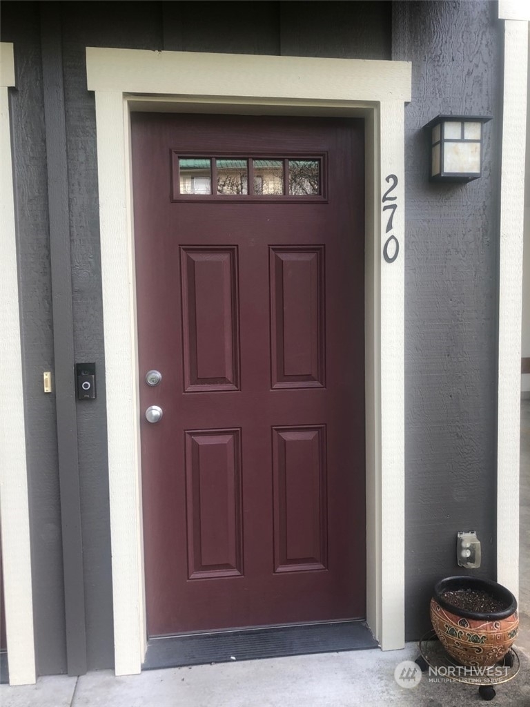 Property Photo: 272 Erickson Avenue NE C2 WA 98110