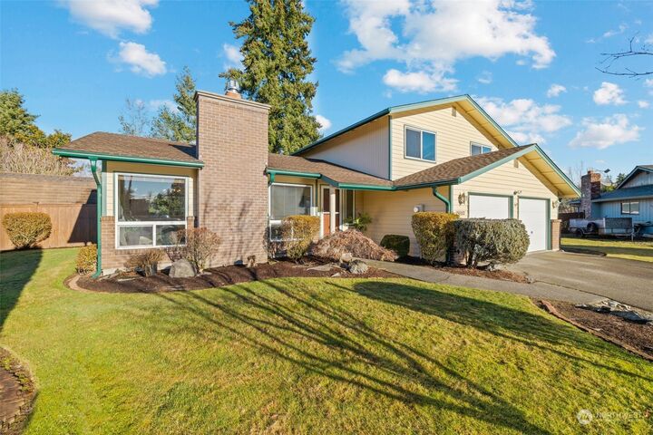 Property Photo: 15002 113th Avenue E WA 98374