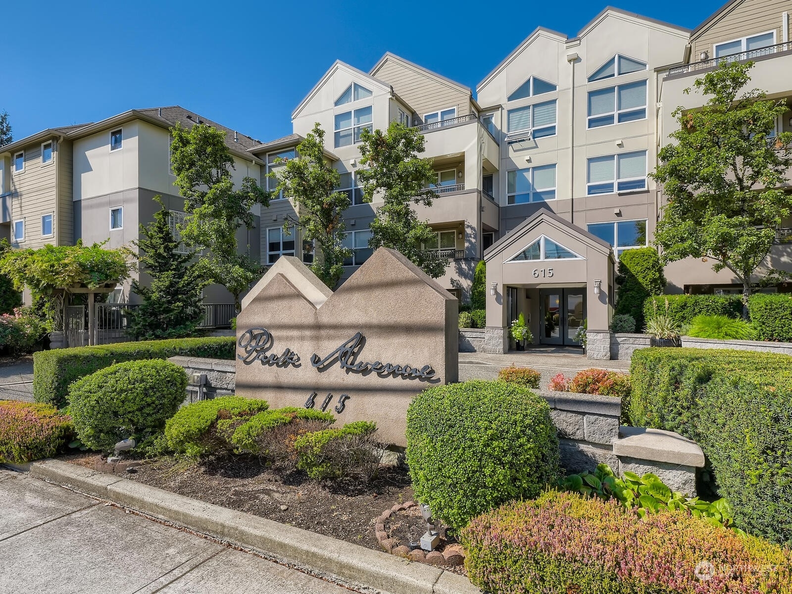 Property Photo:  615 6th Street #209  WA 98033 