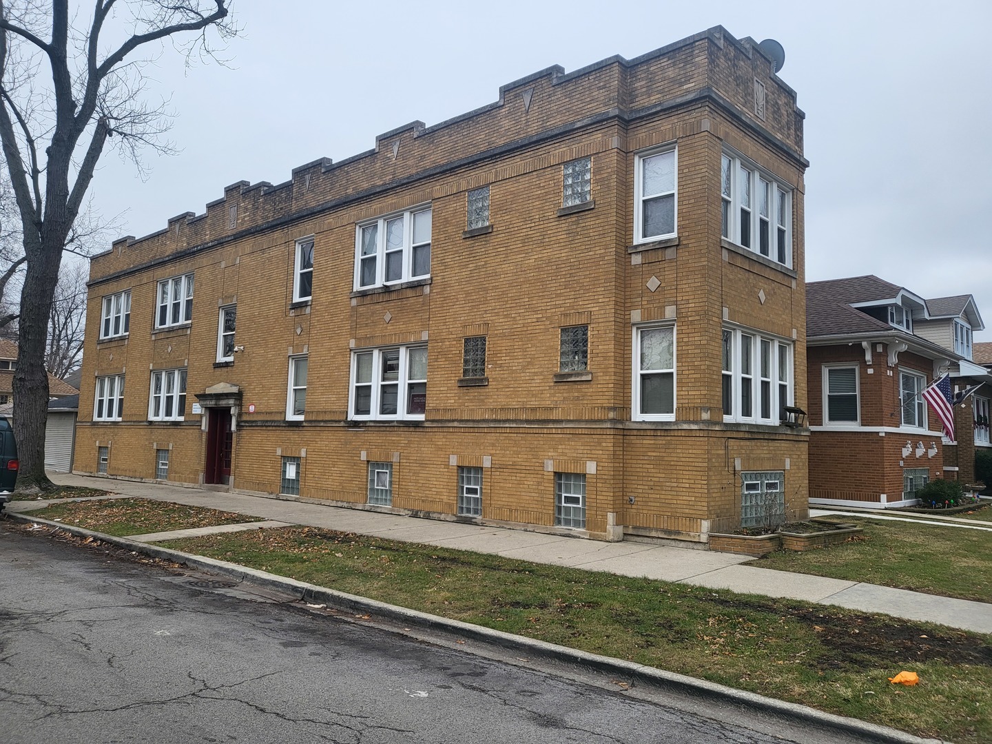 Property Photo:  2916 N Lavergne Avenue  IL 60641 