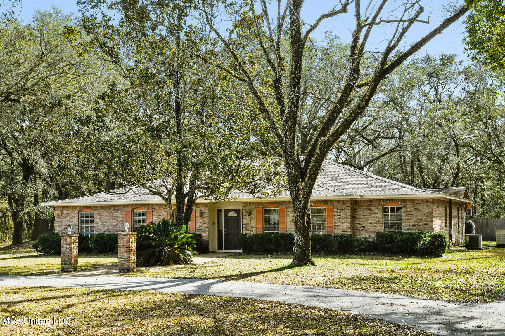 Property Photo:  6001 Wooded Acres Road  MS 39565 