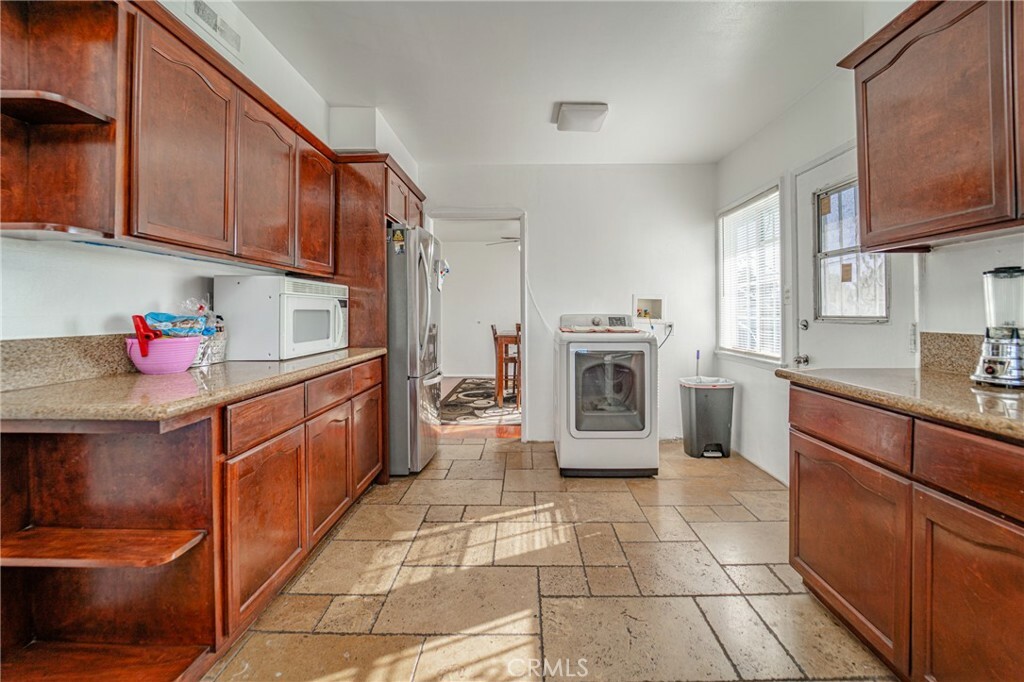 Property Photo: 1224 S Castlegate Avenue CA 90221
