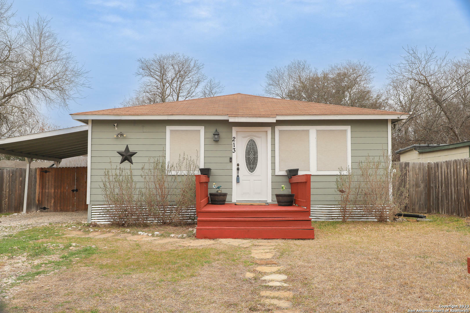 Property Photo:  213 Legion Dr W  TX 78109 