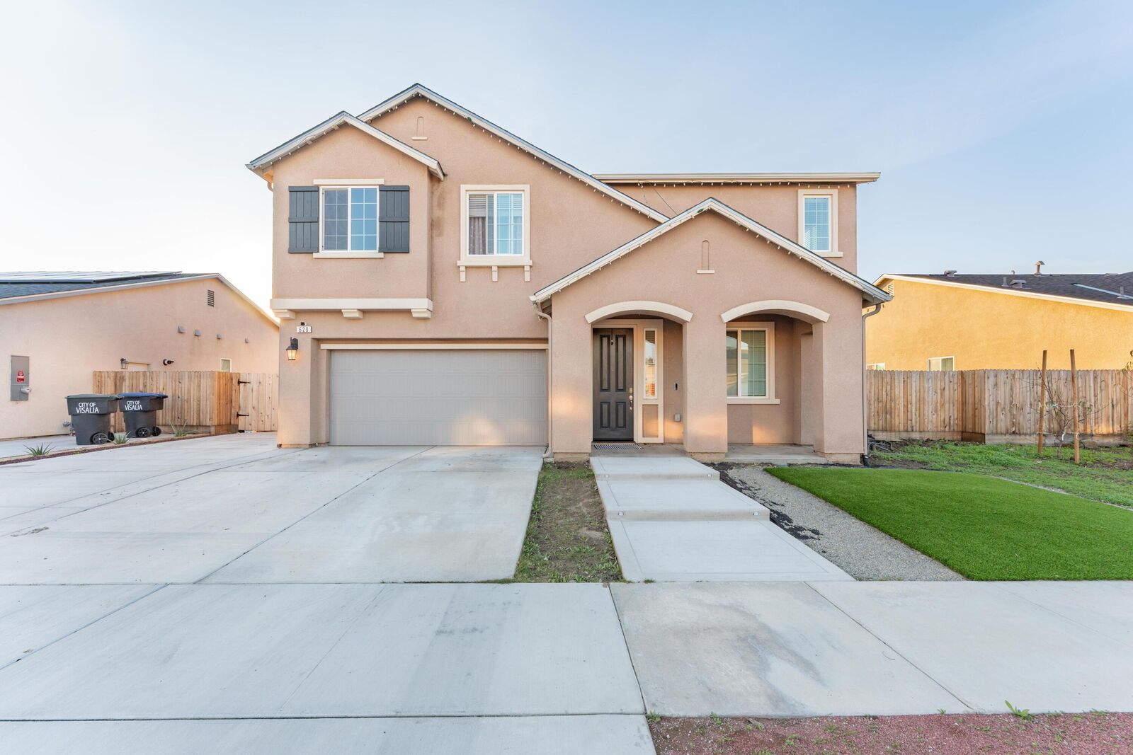 Property Photo: 629 S Grand Street CA 93292
