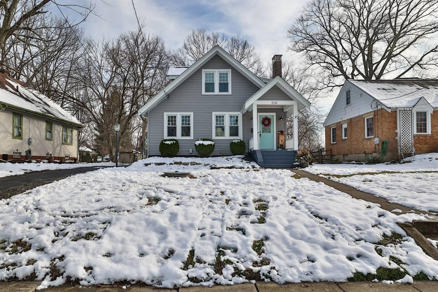 Property Photo: 208 Grove Ave OH 45215