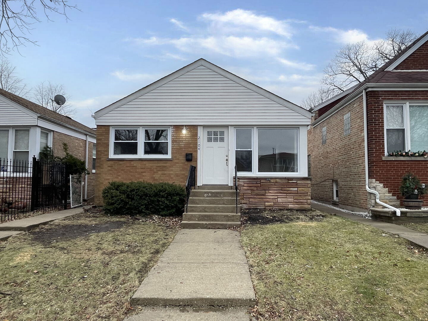 Property Photo: 2104 N Mobile Avenue IL 60639