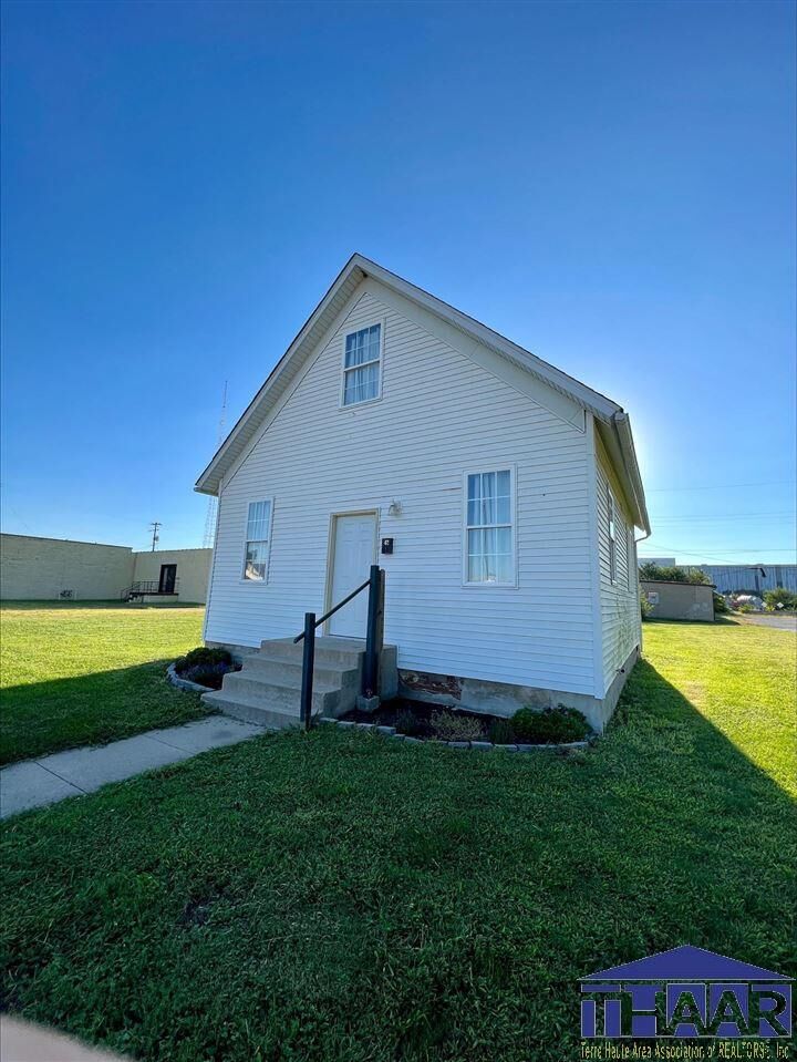 Property Photo: 42 N 11th St IN 47804