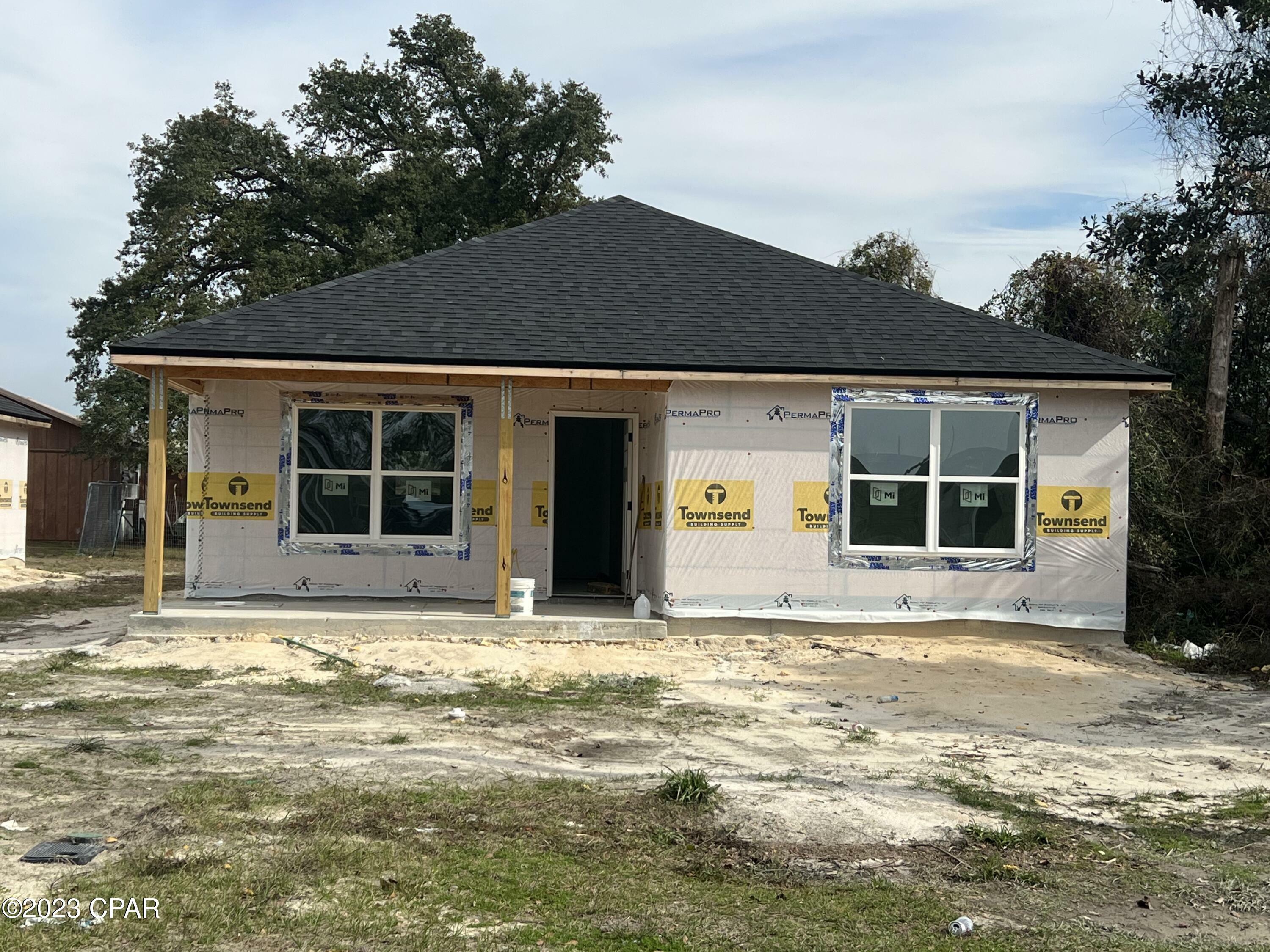 Property Photo: 526 Camellia Avenue FL 32404