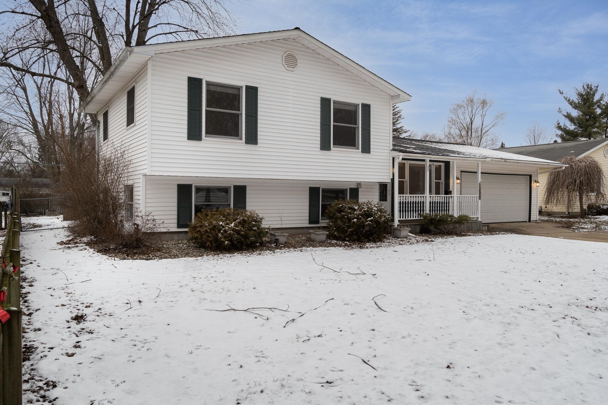 Property Photo:  3301 Dawn Drive  MI 48642 