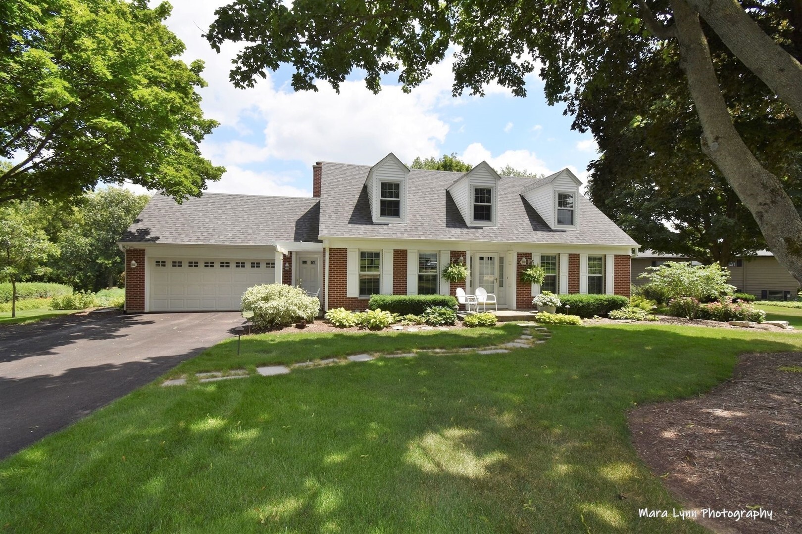 Property Photo: 6N143 Woodland Road IL 60175