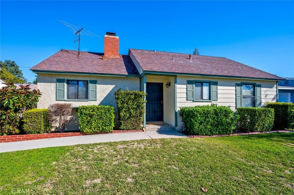 Property Photo: 13621 Chestnut Street CA 90605